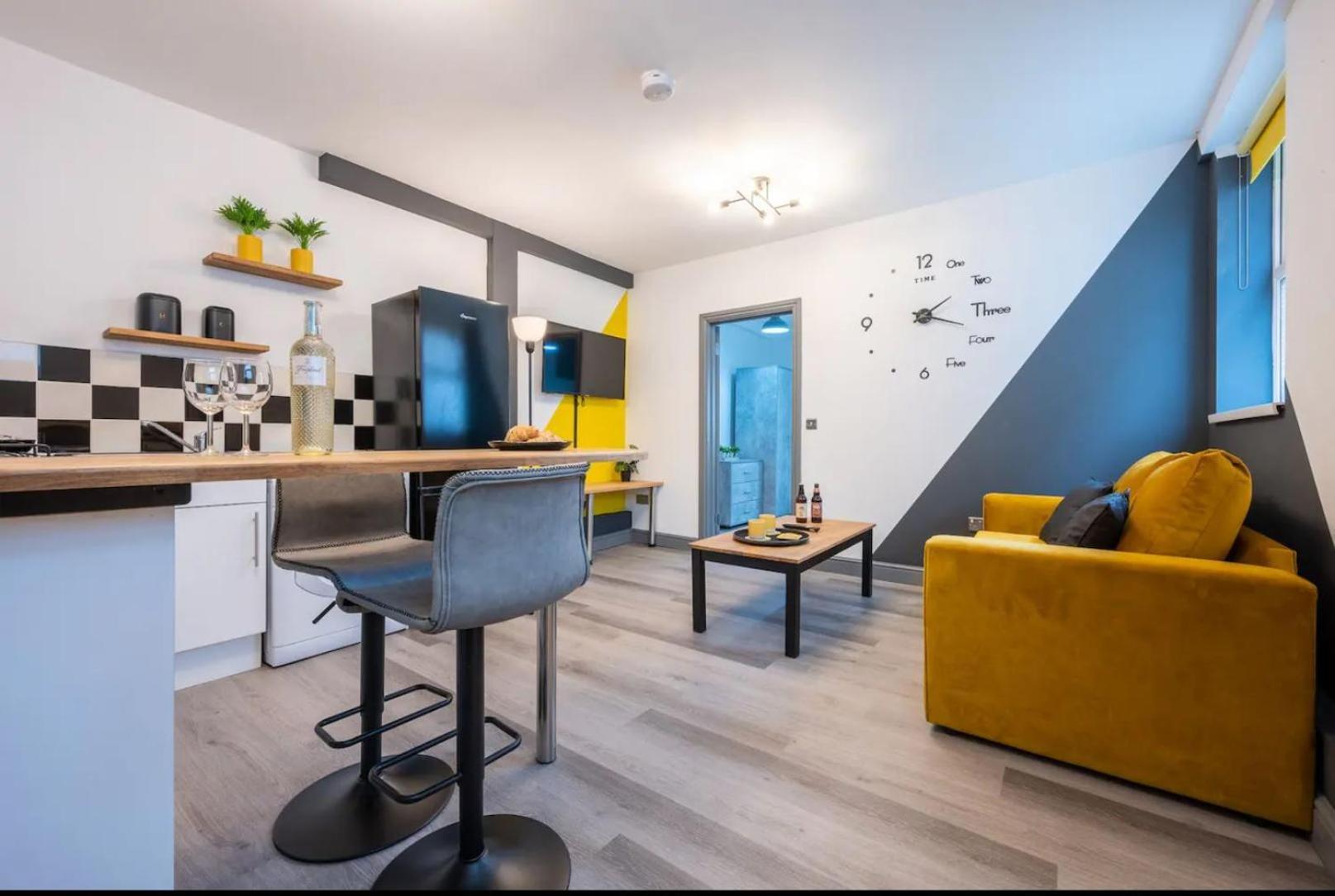 Stunning One Bedroom Apartments Near Shops & Central Cardiff Luaran gambar