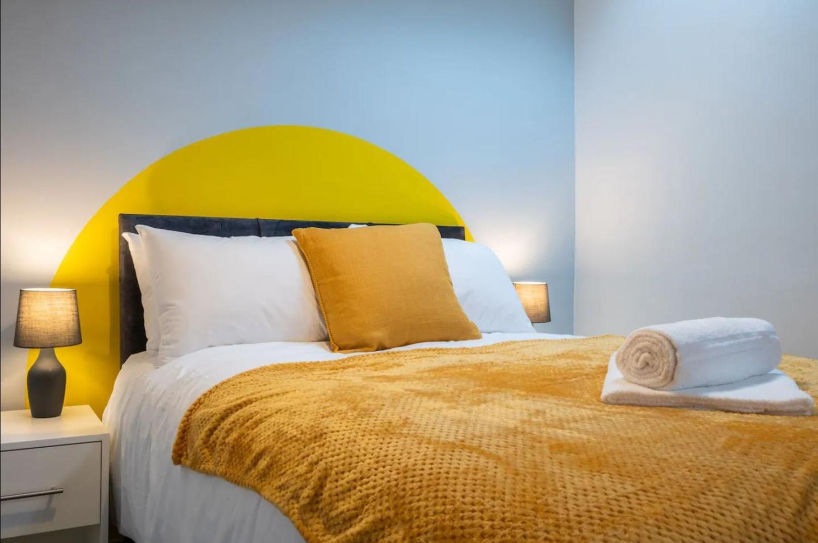 Stunning One Bedroom Apartments Near Shops & Central Cardiff Bilik gambar