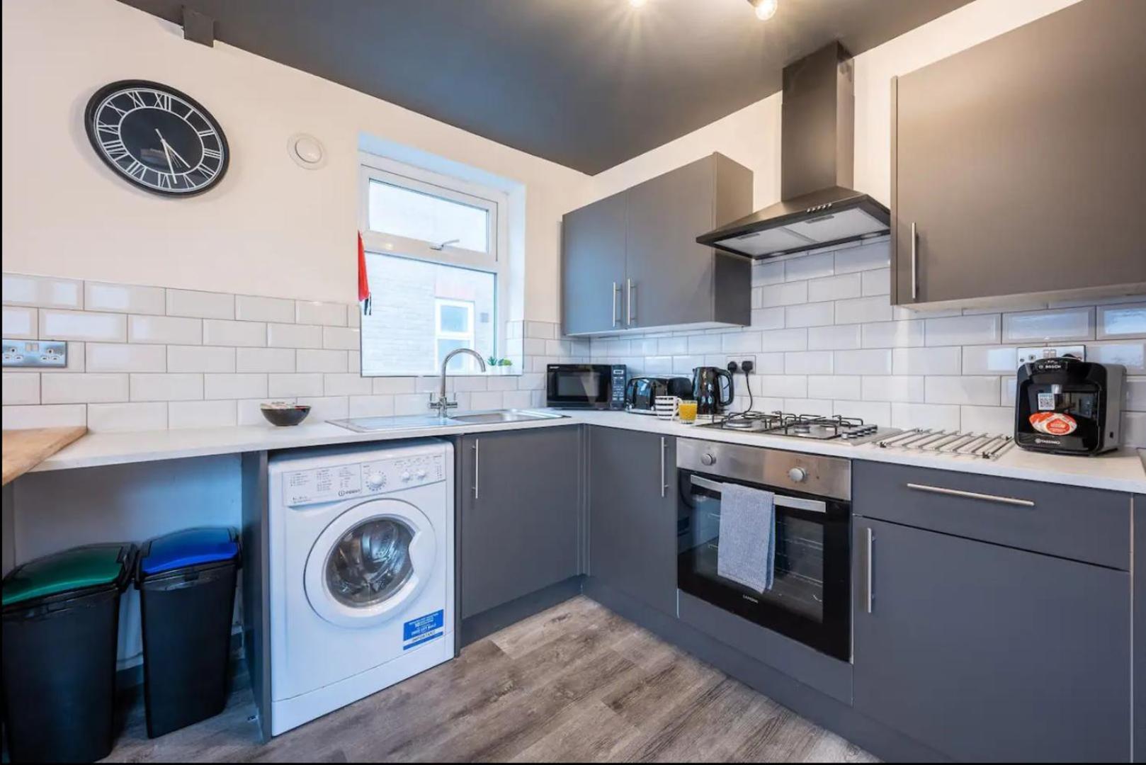 Stunning One Bedroom Apartments Near Shops & Central Cardiff Luaran gambar