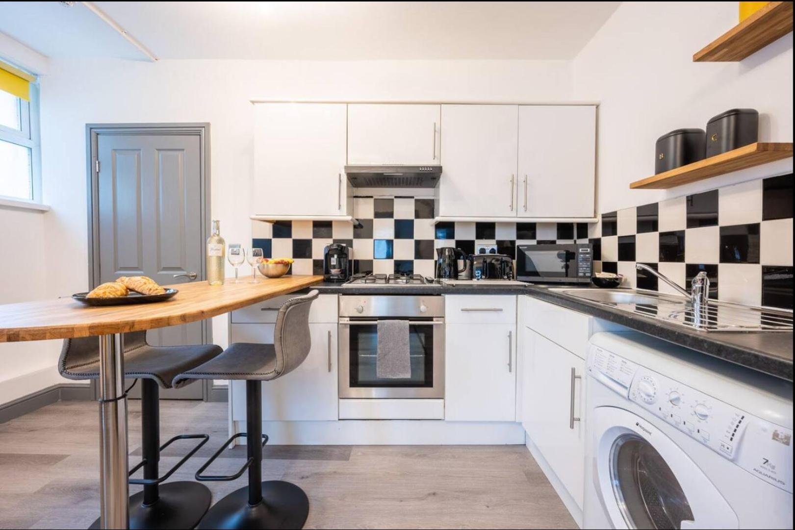 Stunning One Bedroom Apartments Near Shops & Central Cardiff Luaran gambar