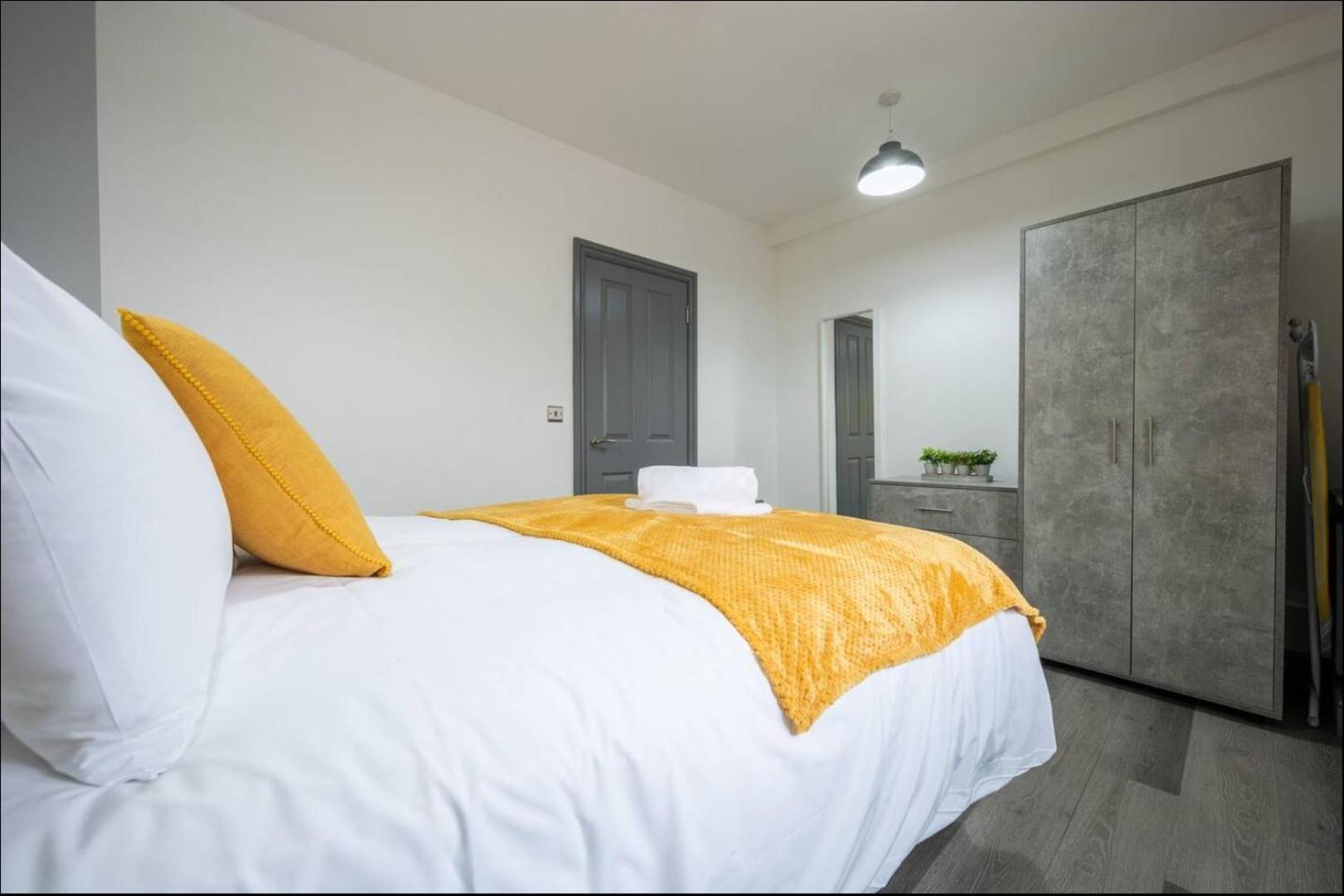 Stunning One Bedroom Apartments Near Shops & Central Cardiff Luaran gambar